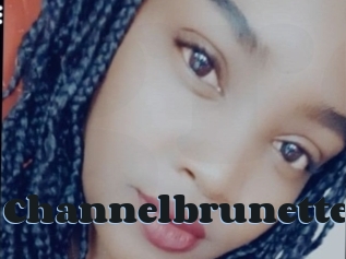 Channelbrunette