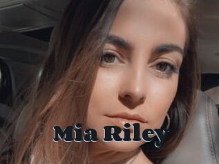Mia_Riley