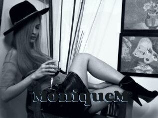 MoniqueM